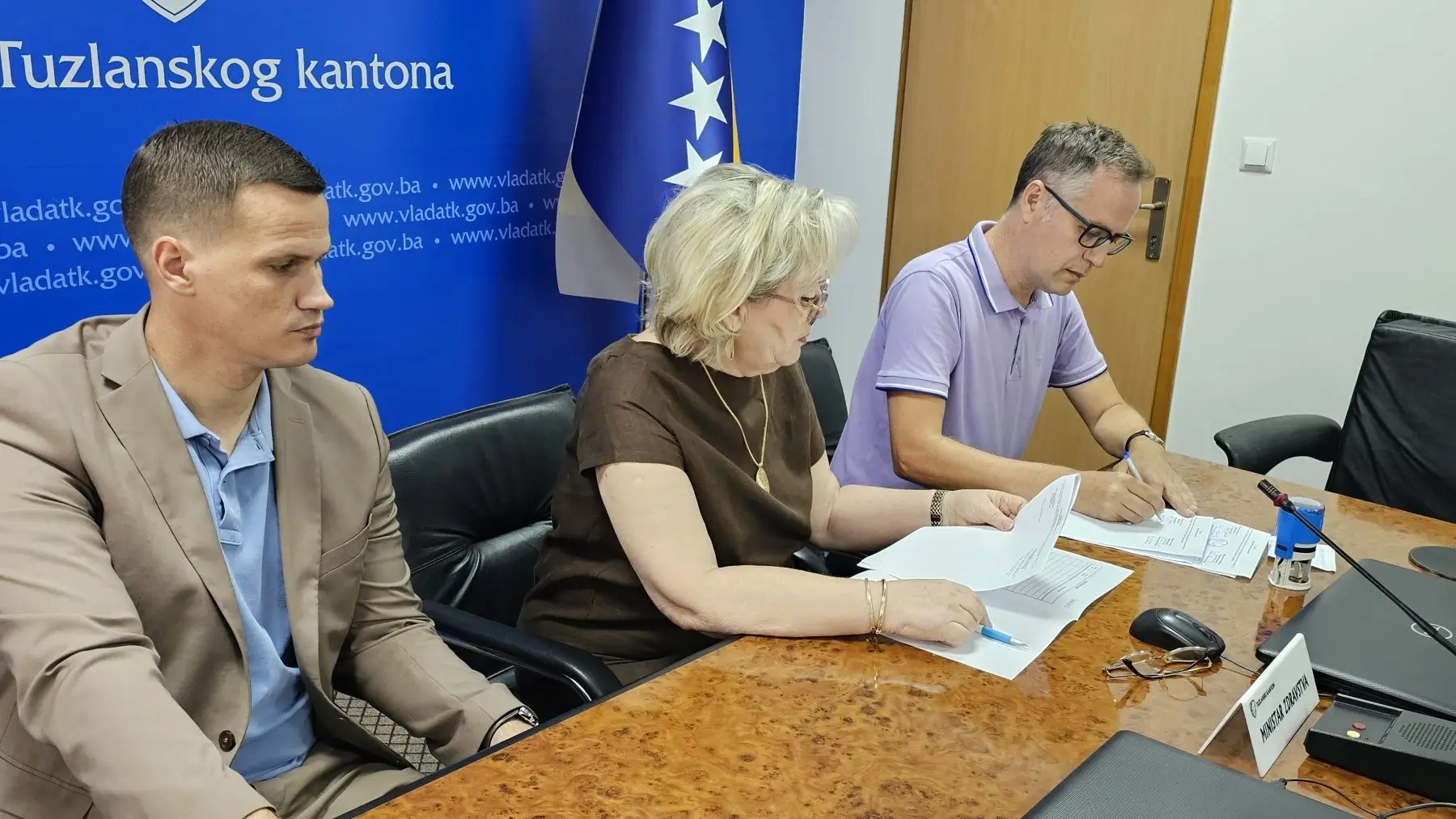 Nastavljeno potpisivanje ugovora za 3,05 miliona KM podrške Tuzlanskog kantona domovima zdravlja